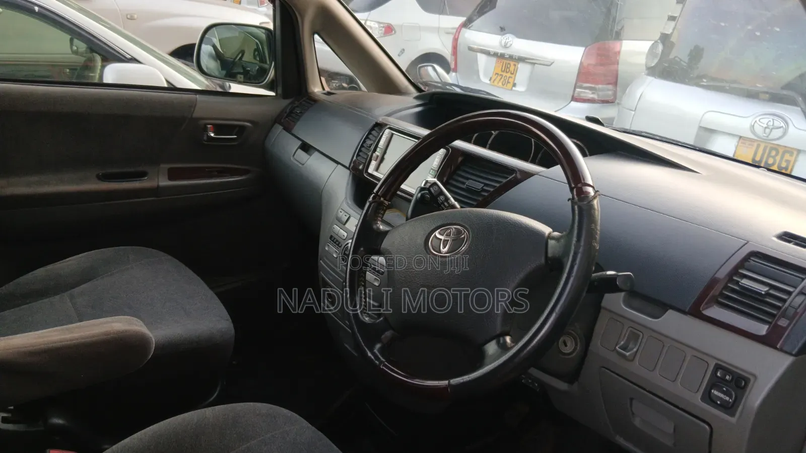 Toyota Noah 2.0 FWD (8 Seater) 2005 Silver
