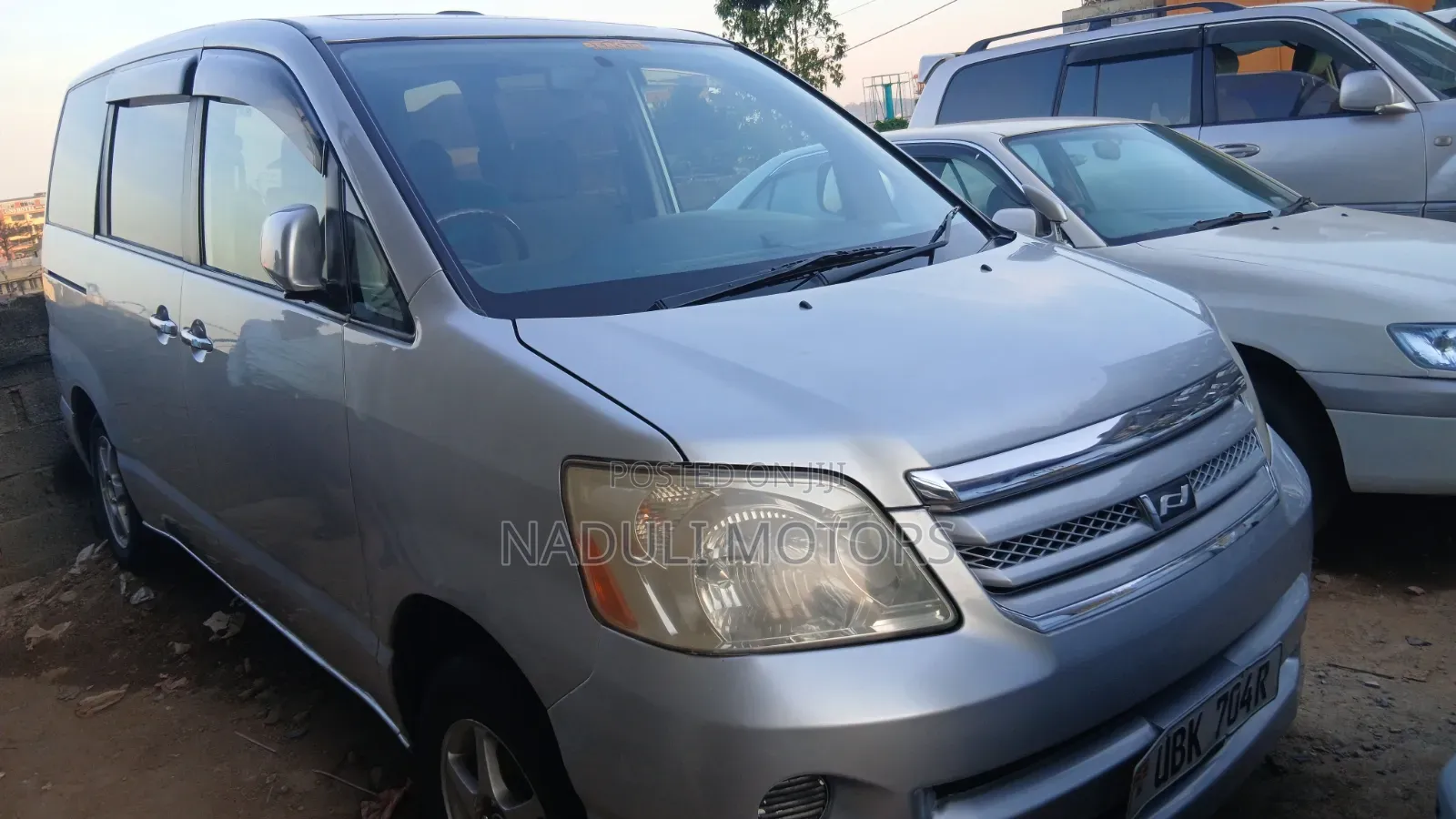 Toyota Noah 2.0 FWD (8 Seater) 2005 Silver