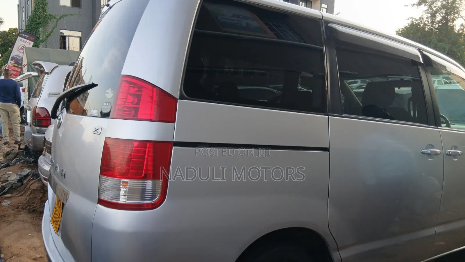 Toyota Noah 2.0 FWD (8 Seater) 2005 Silver