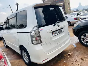 Toyota Voxy 2013 White