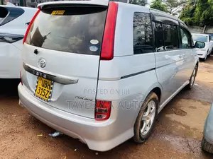Toyota ISIS 1.8 Platana 2007 Silver