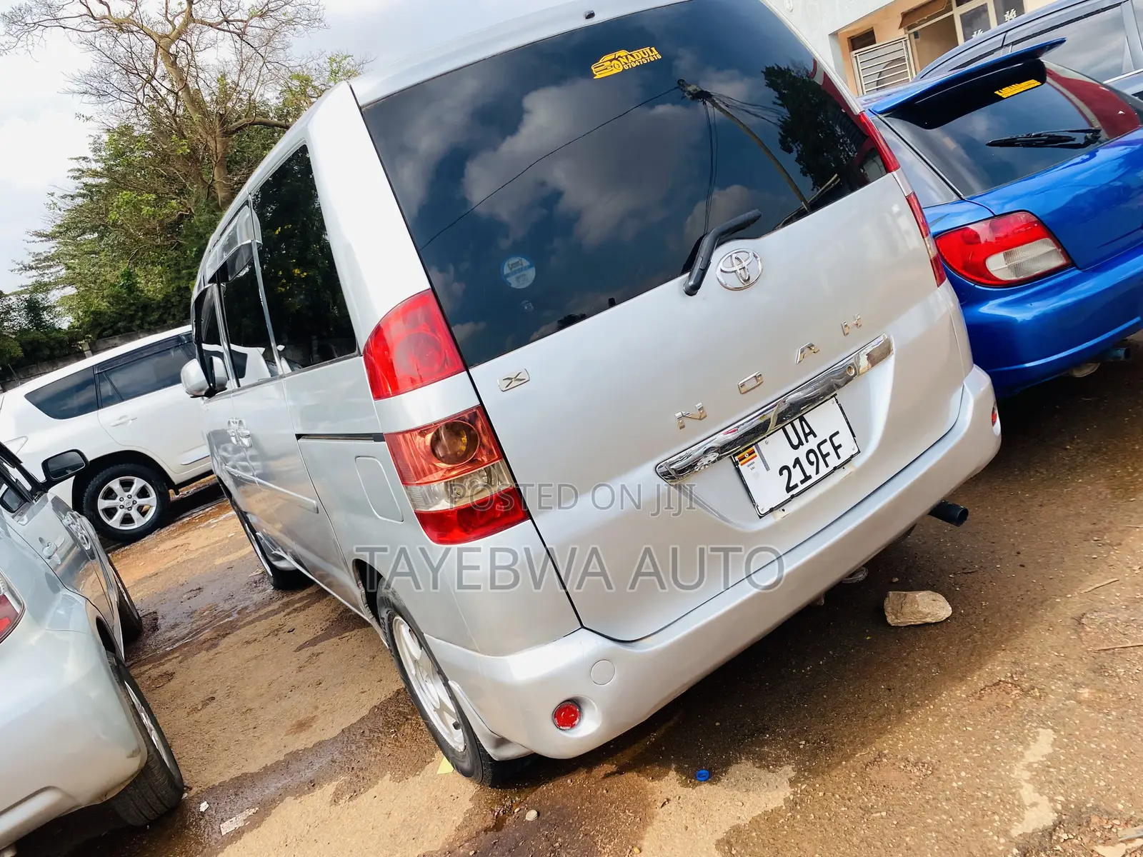 Toyota Noah 2004