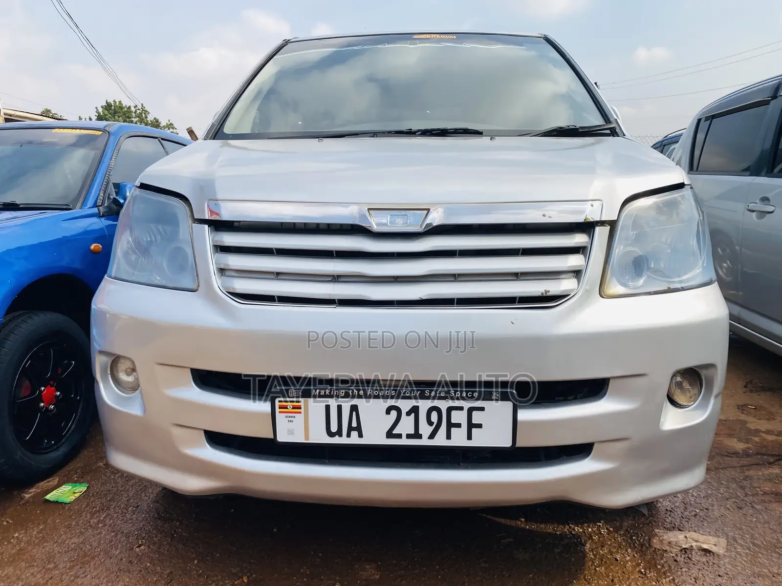 Toyota Noah 2004