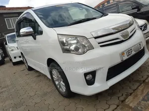 Toyota Noah 2.0 143hp AWD (8 Seater) 2011 White