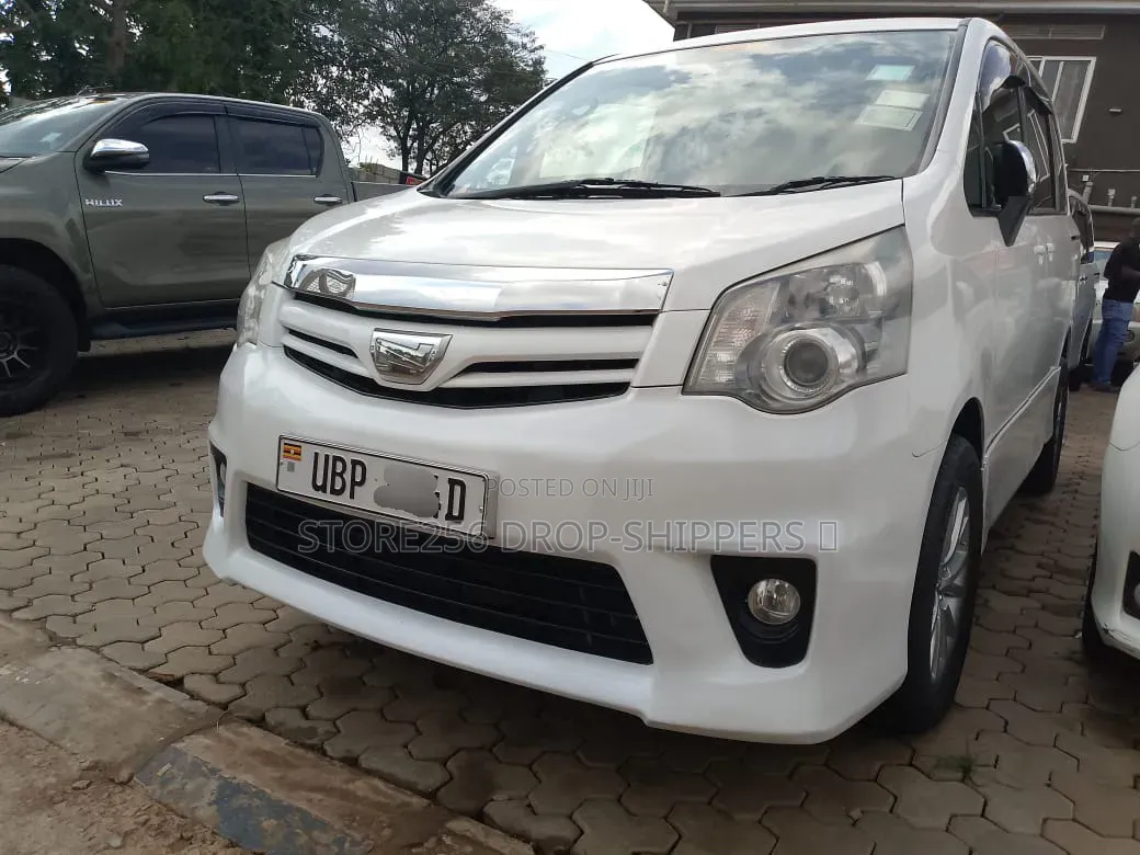 Toyota Noah 2.0 143hp AWD (8 Seater) 2011 White