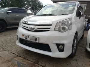 Toyota Noah 2.0 143hp AWD (8 Seater) 2011 White