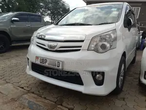 Toyota Noah 2.0 143hp AWD (8 Seater) 2011 White