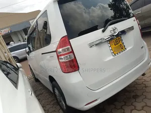 Toyota Noah 2.0 143hp AWD (8 Seater) 2011 White