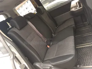 Toyota Noah 2.0 143hp AWD (8 Seater) 2011 White