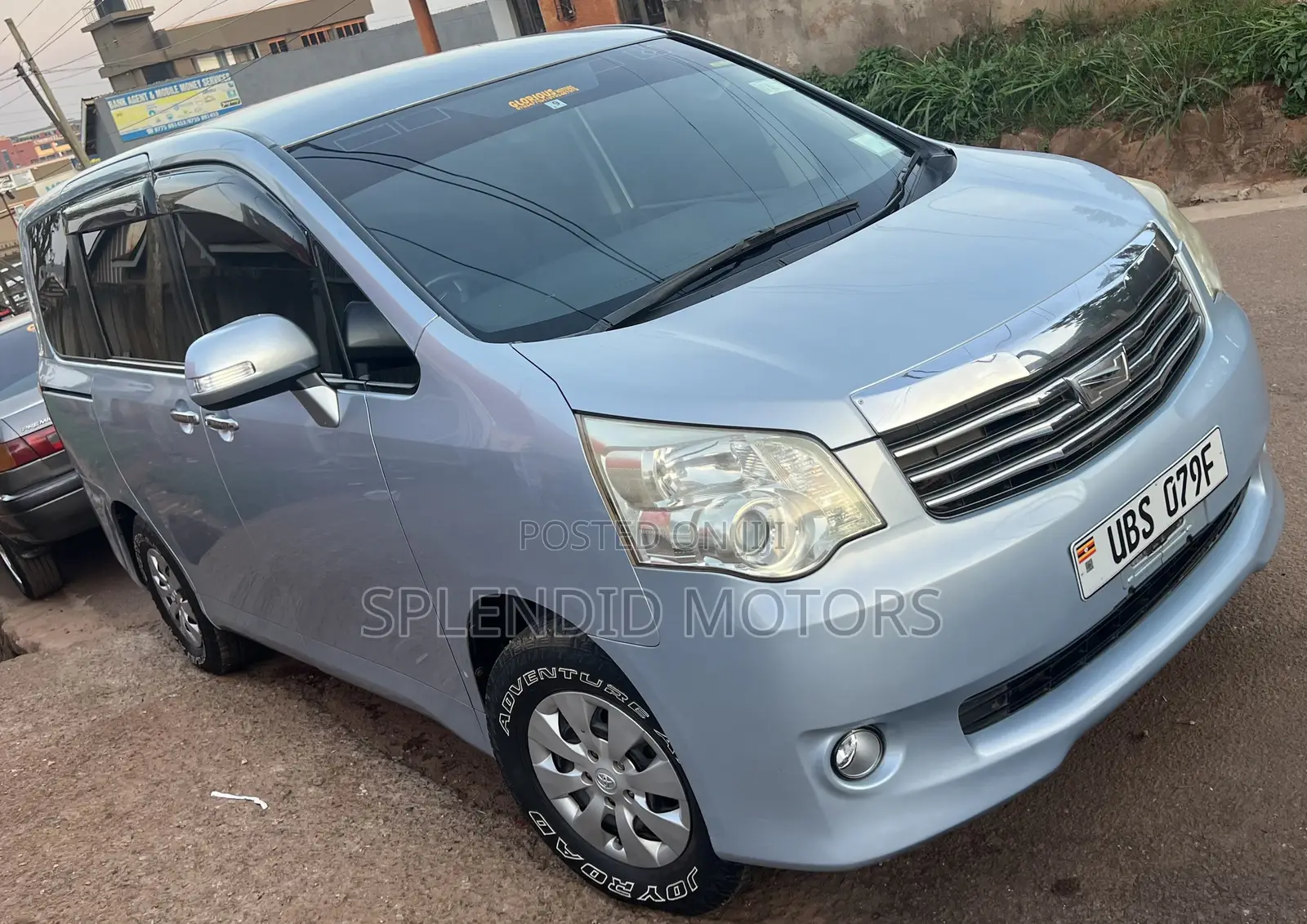 Toyota Noah 2011 Blue