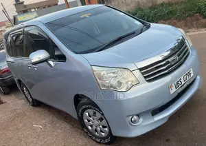 Toyota Noah 2011 Blue