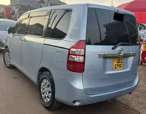 Toyota Noah 2011 Blue