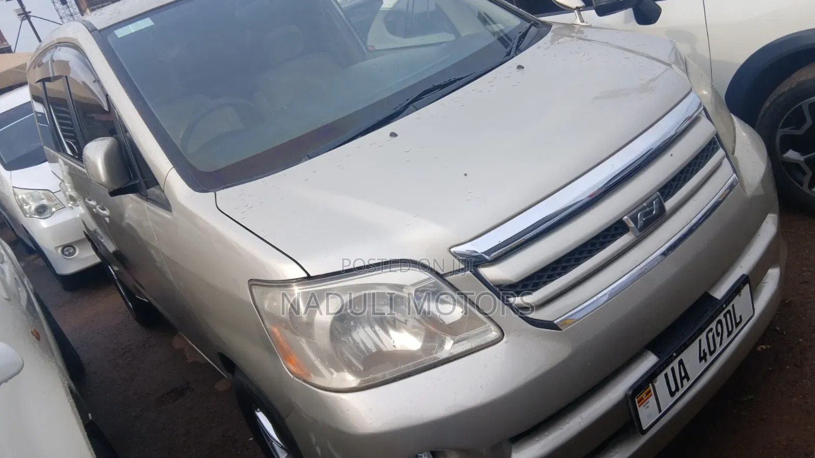 Toyota Noah 2.0 AWD (8 Seater) 2005