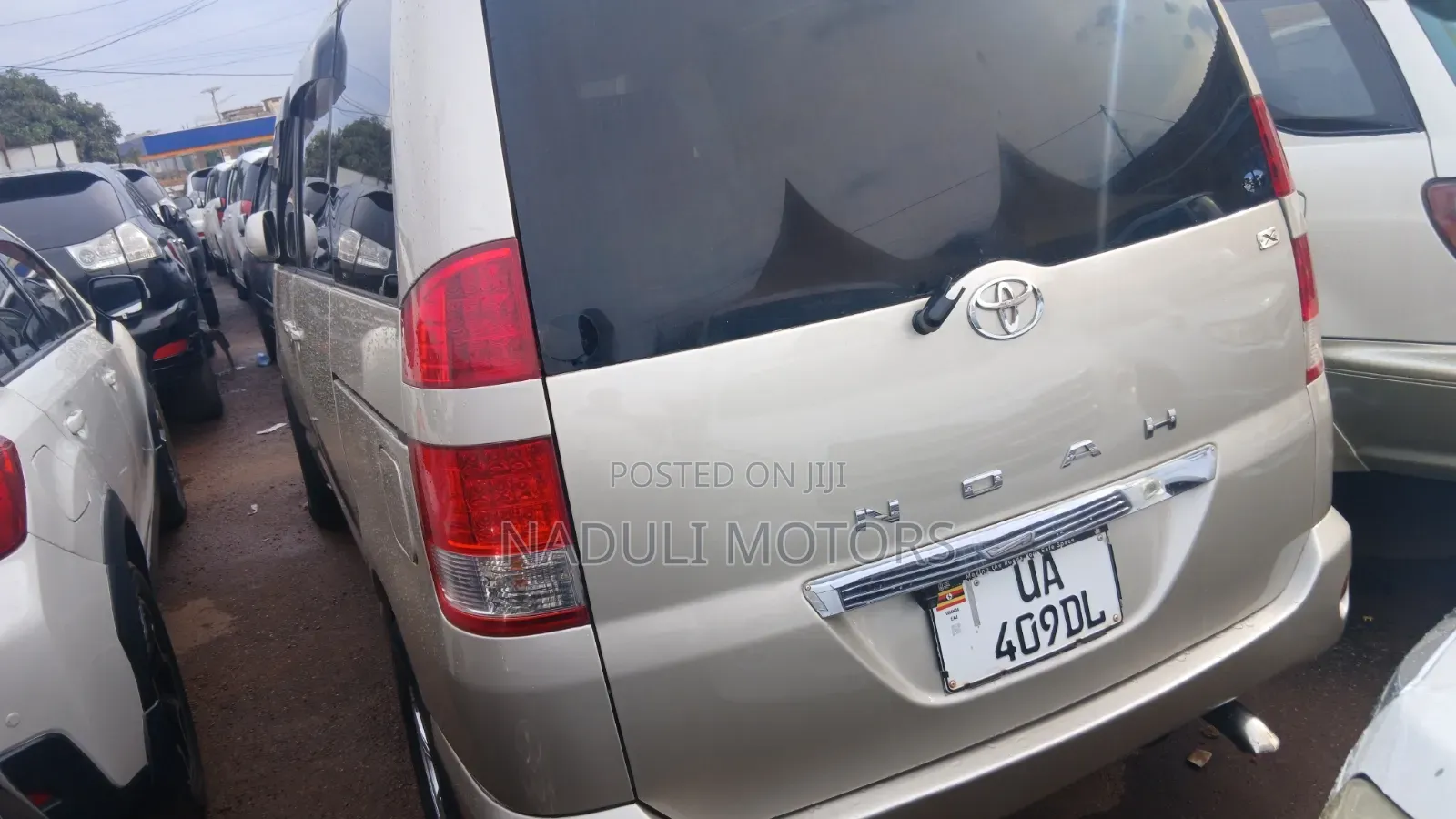 Toyota Noah 2.0 AWD (8 Seater) 2005