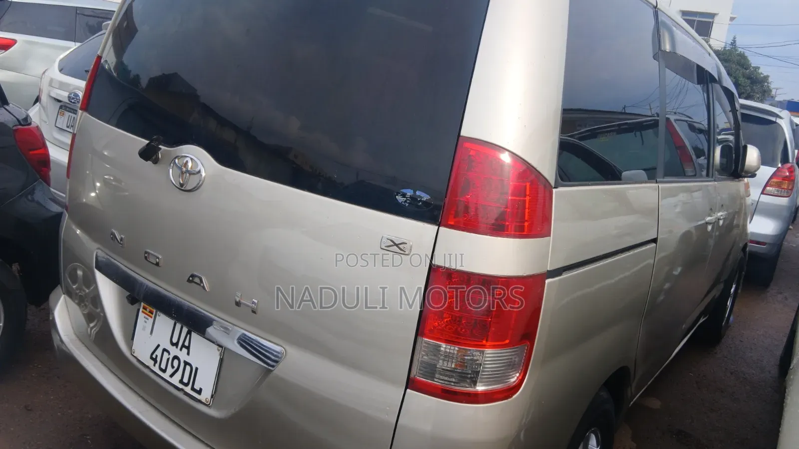 Toyota Noah 2.0 AWD (8 Seater) 2005