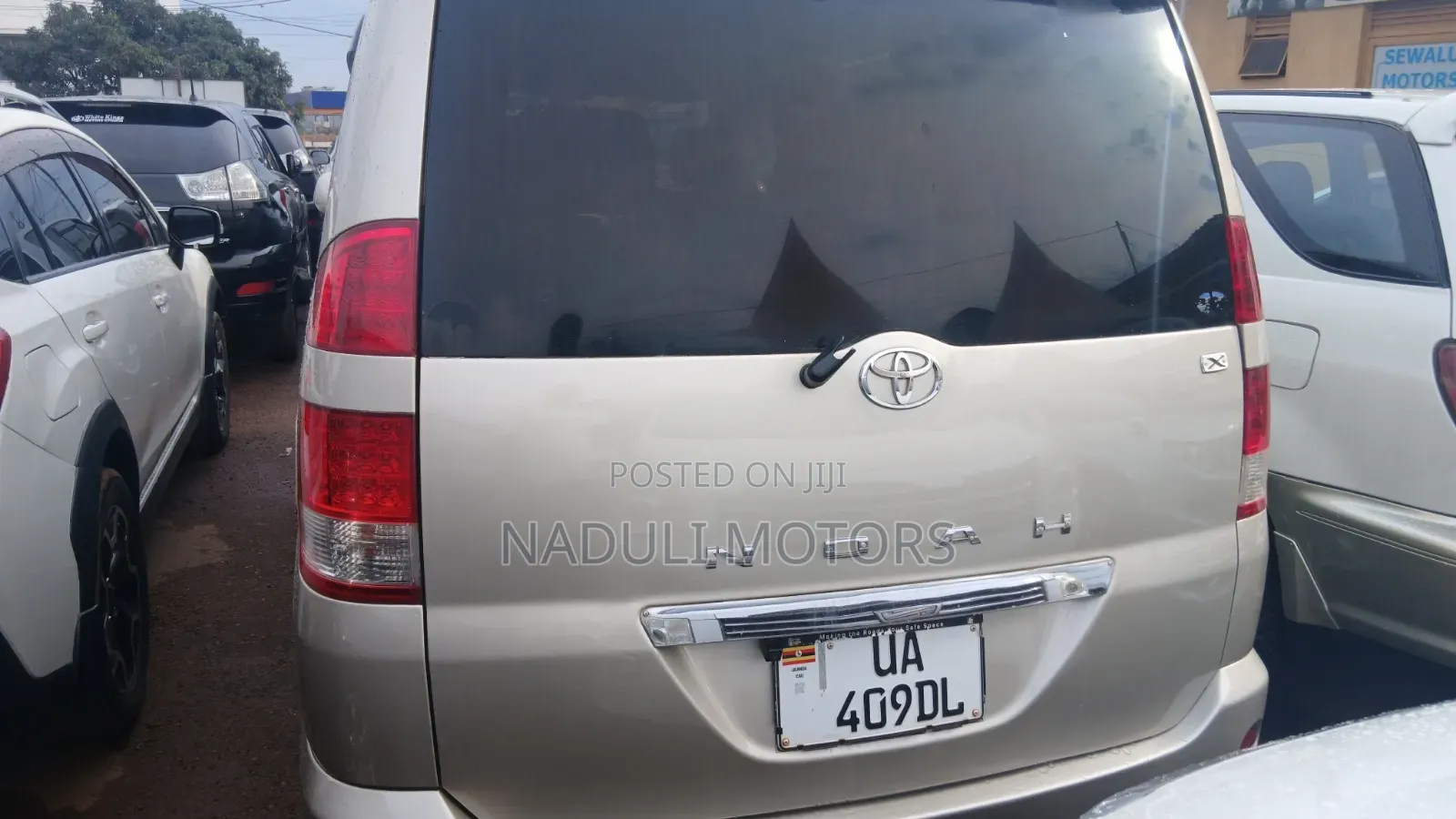 Toyota Noah 2.0 AWD (8 Seater) 2005