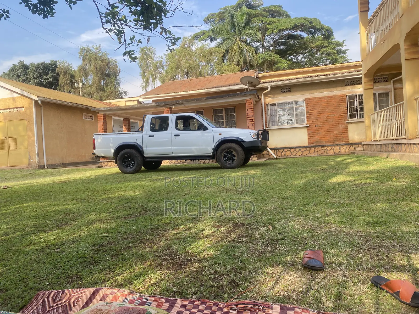 Nissan Hardbody 2004 White