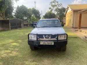 Nissan Hardbody 2004 White