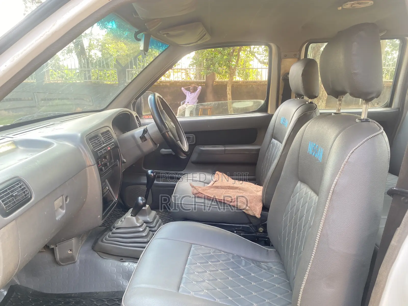 Nissan Hardbody 2004 White