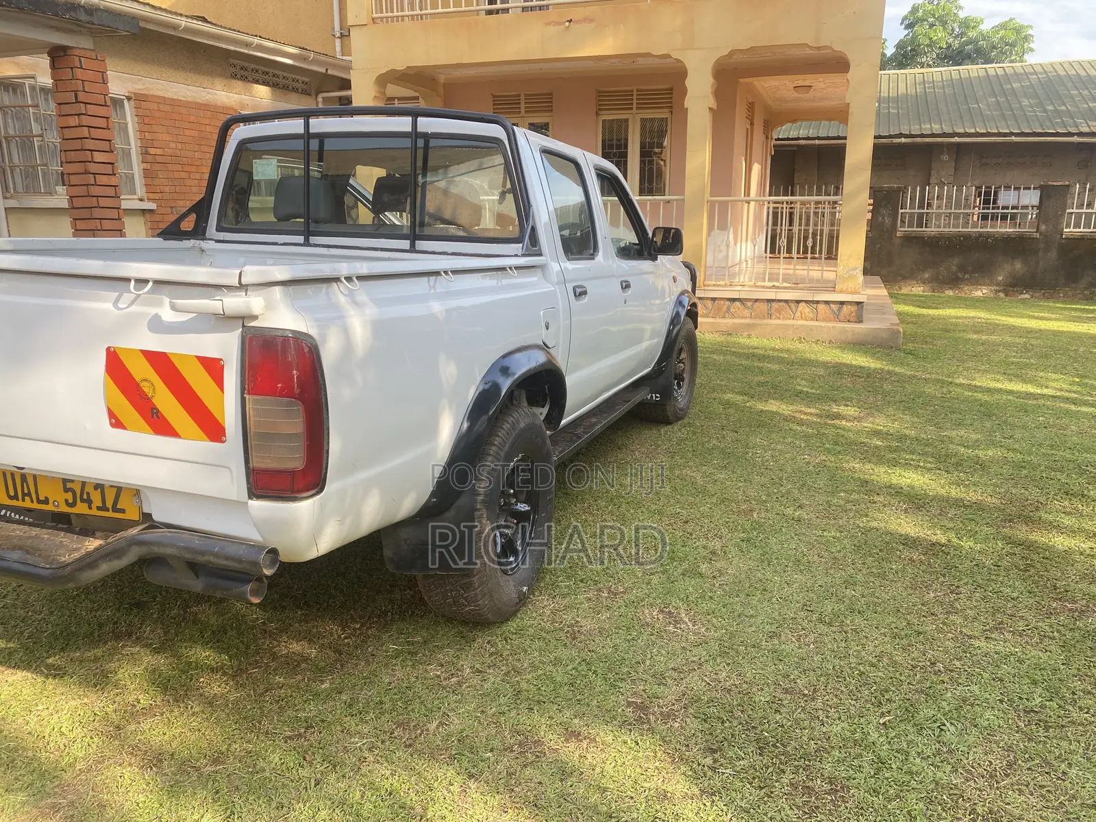 Nissan Hardbody 2004 White