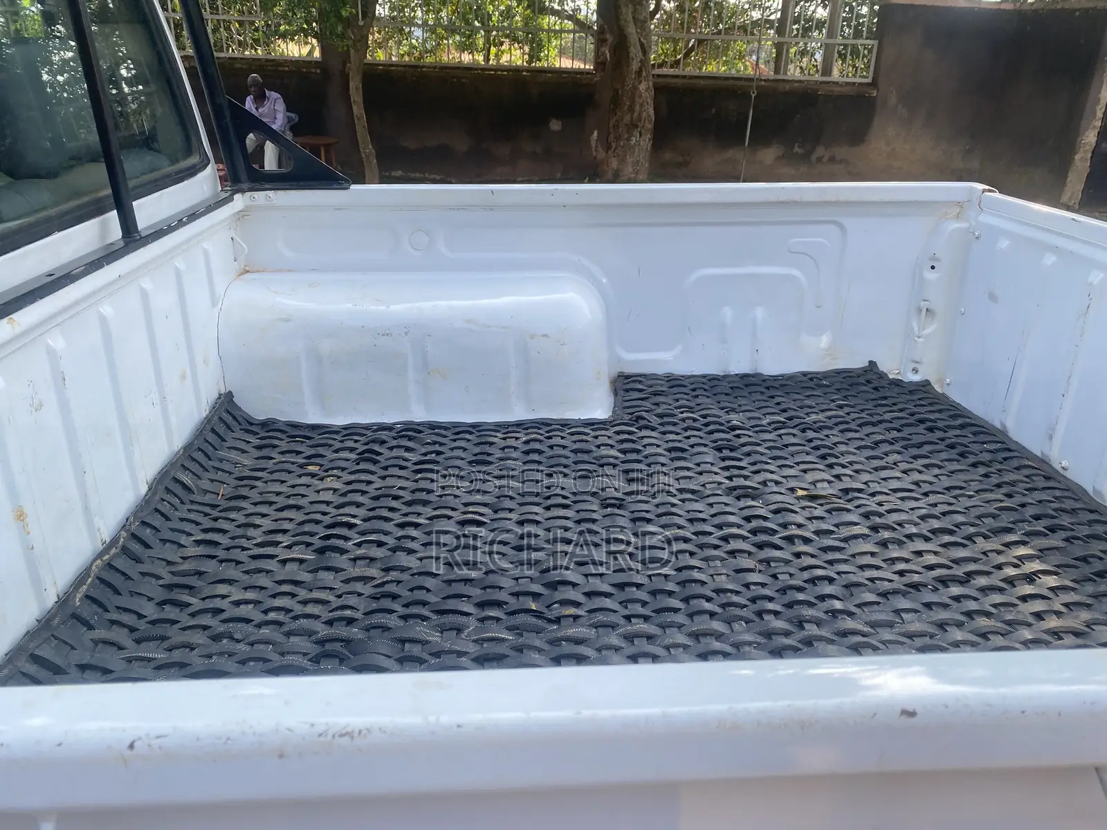 Nissan Hardbody 2004 White