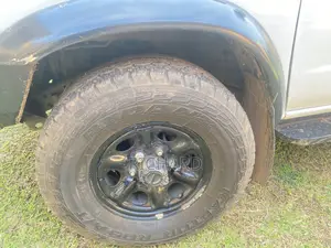 Nissan Hardbody 2004 White