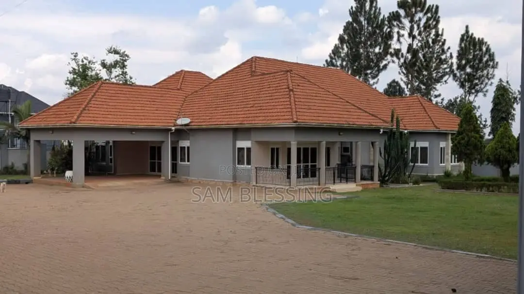 5bdrm House in Kira for sale