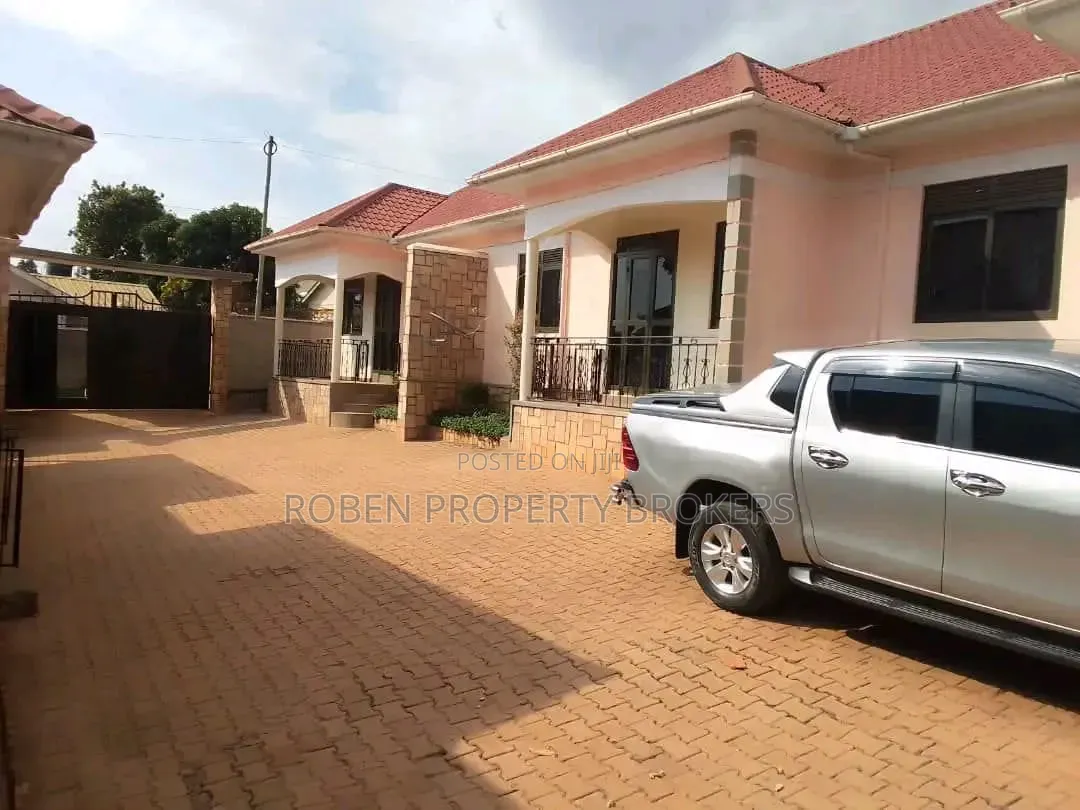 2bdrm House in Roben Property, Rubaga for rent