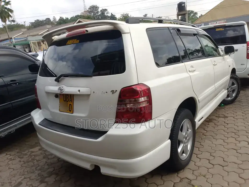 Toyota Kluger 2003 White