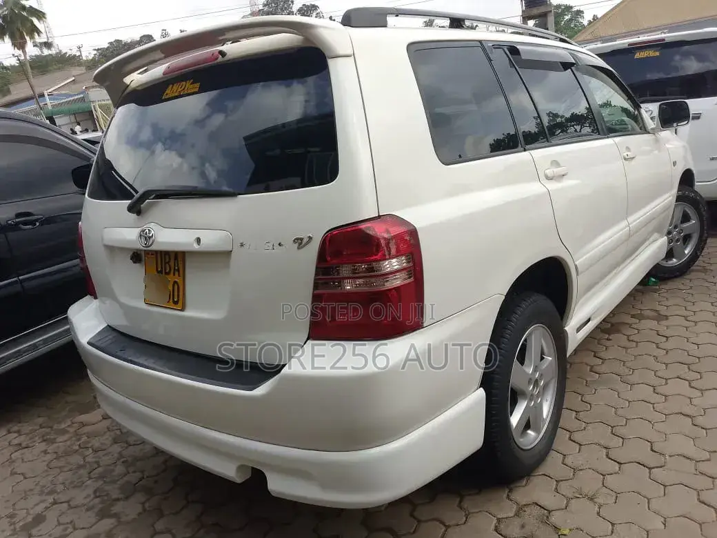 Toyota Kluger 2003 White