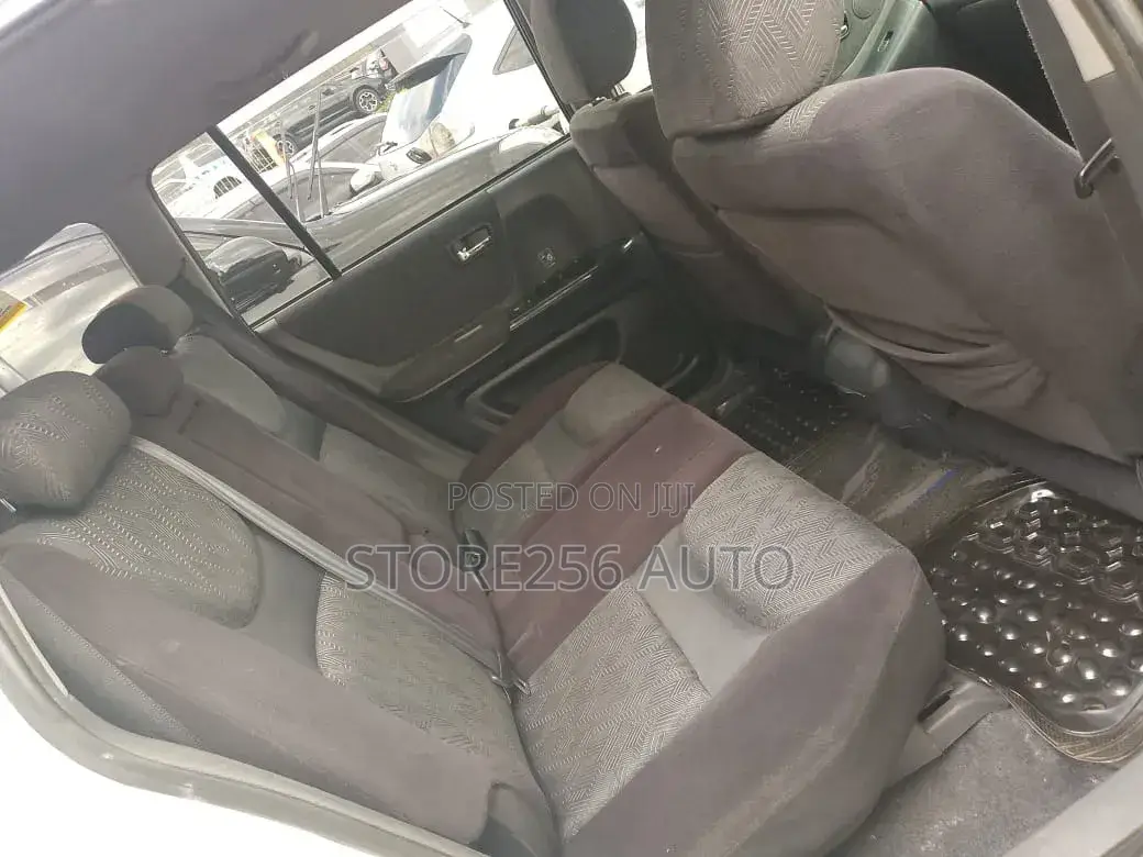 Toyota Kluger 2003 White