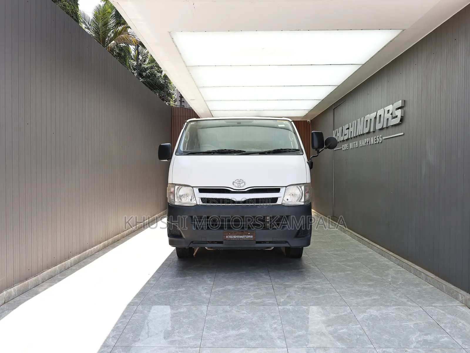 Toyota HiAce 2013 White