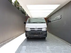 Toyota HiAce 2013 White