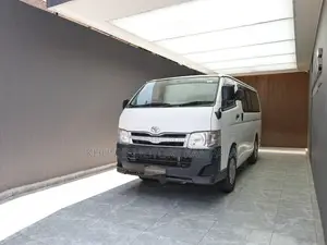 Toyota HiAce 2013 White