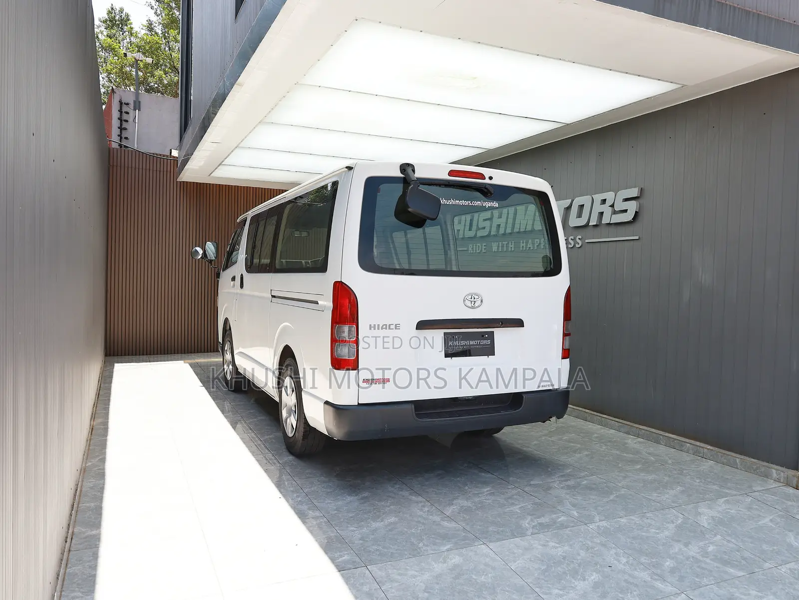 Toyota HiAce 2013 White