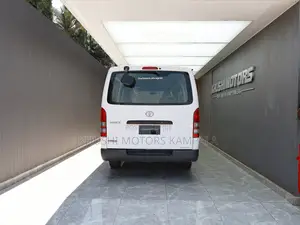 Toyota HiAce 2013 White
