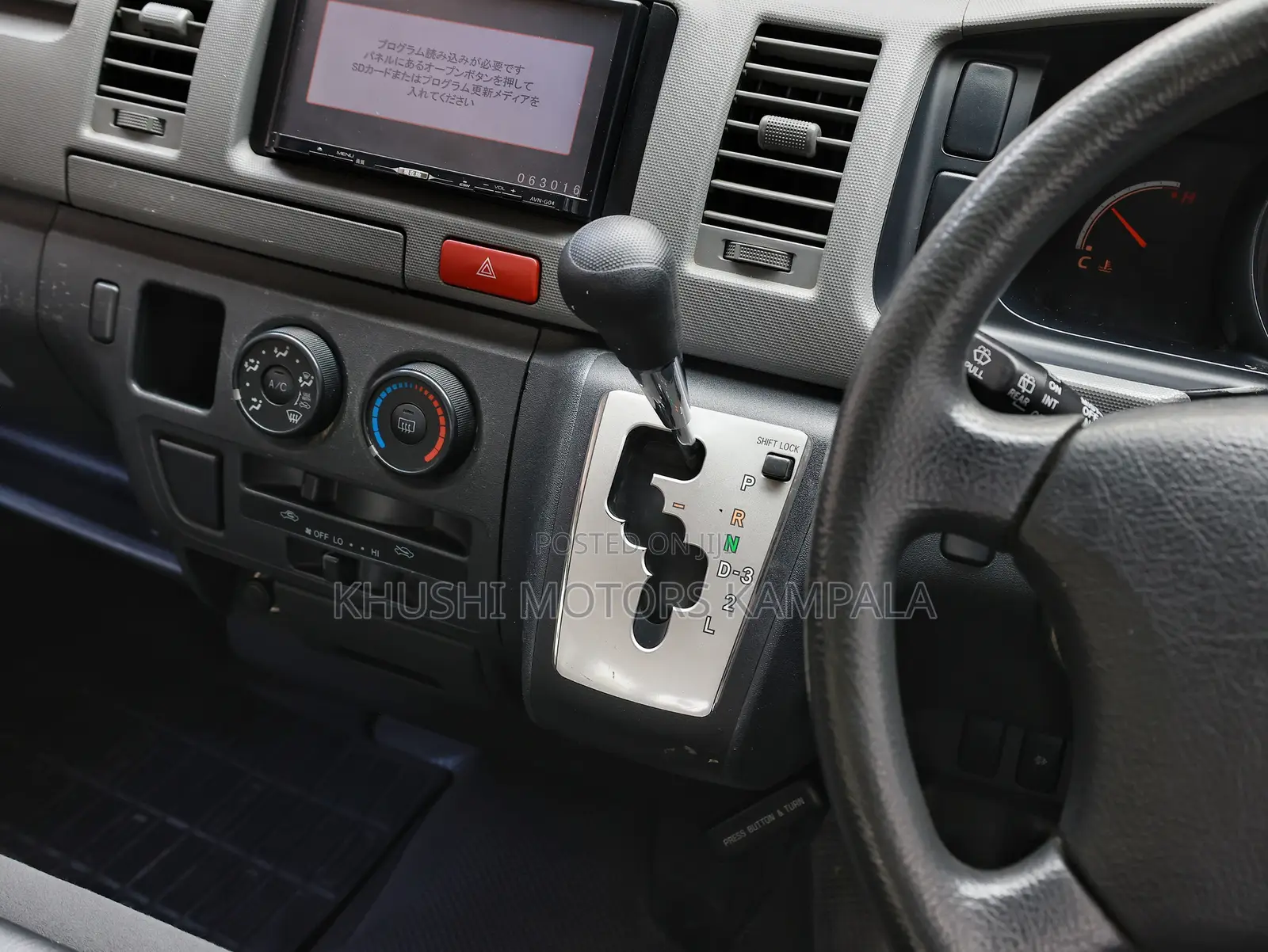 Toyota HiAce 2013 White