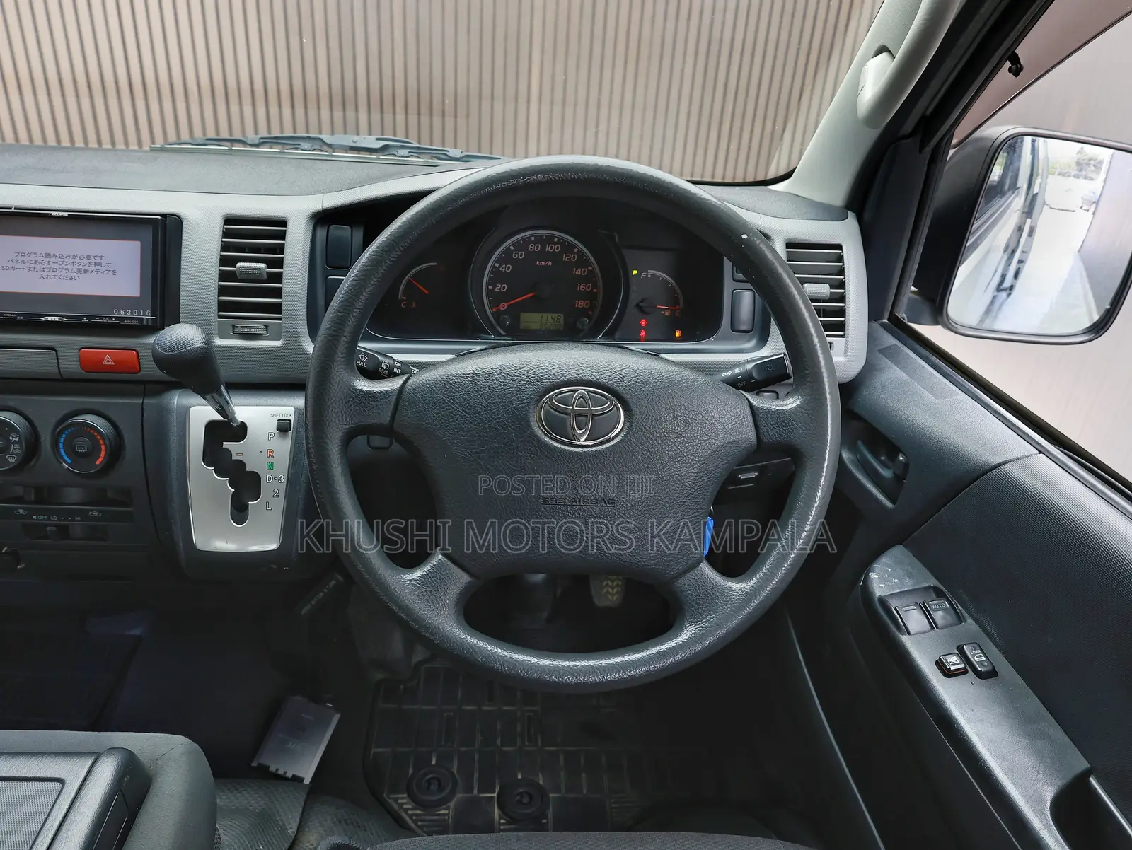 Toyota HiAce 2013 White