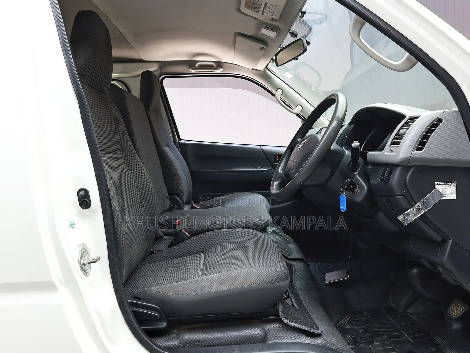Toyota HiAce 2013 White