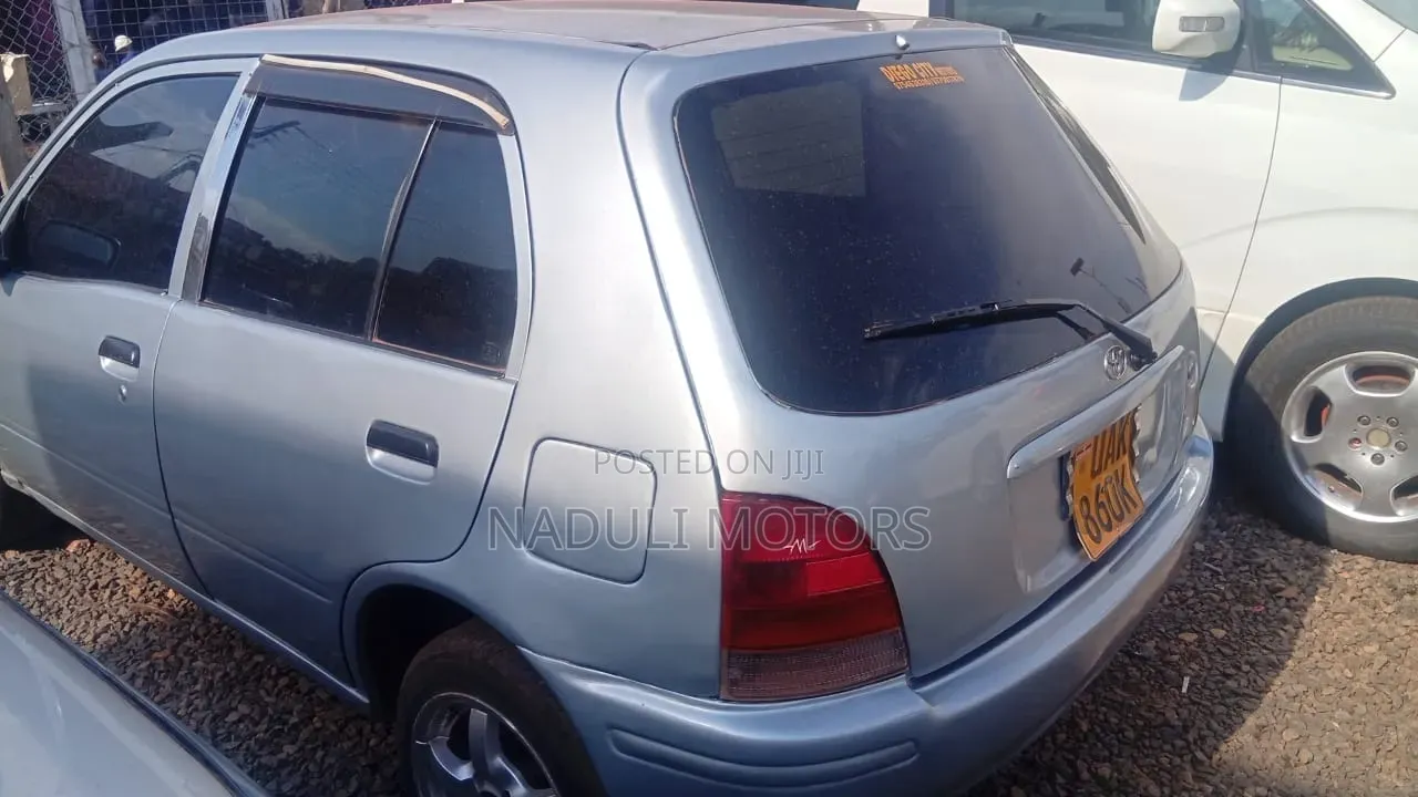 Toyota Starlet 2001 Silver