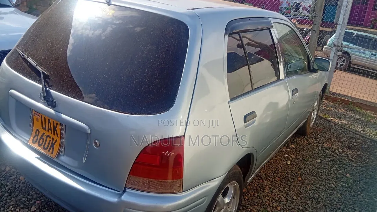 Toyota Starlet 2001 Silver