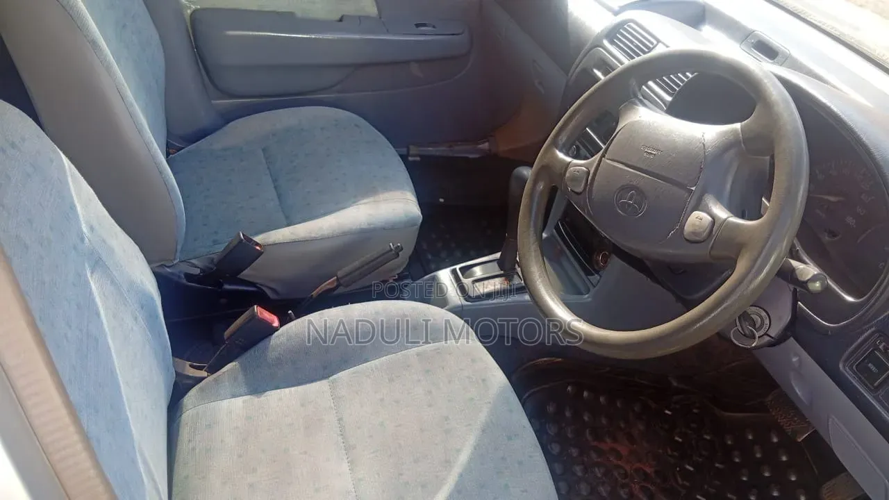 Toyota Starlet 2001 Silver