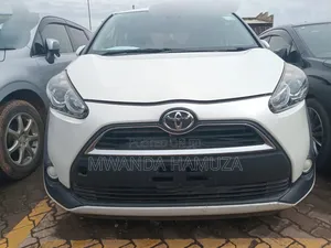 Toyota Sienta 2017 Silver