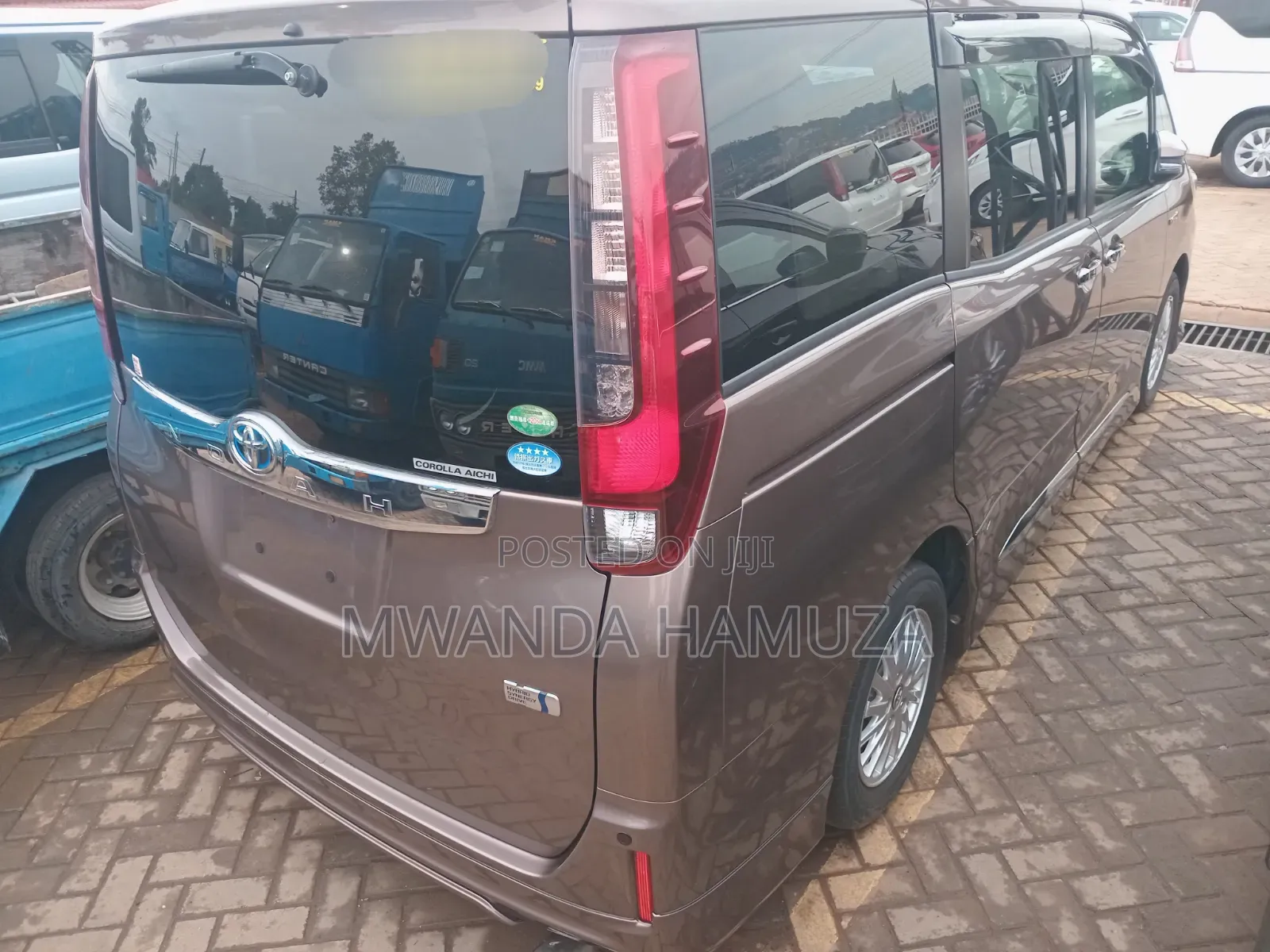 Toyota Noah 2016 Gold