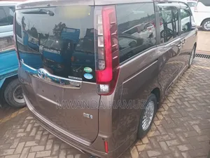 Toyota Noah 2016 Gold