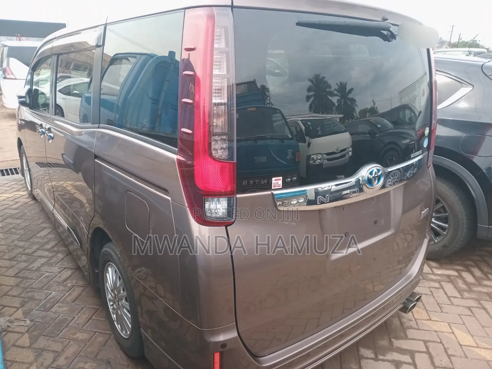 Toyota Noah 2016 Gold