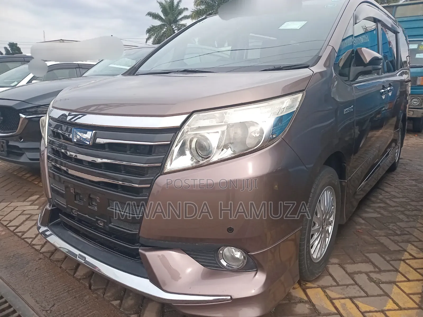 Toyota Noah 2016 Gold