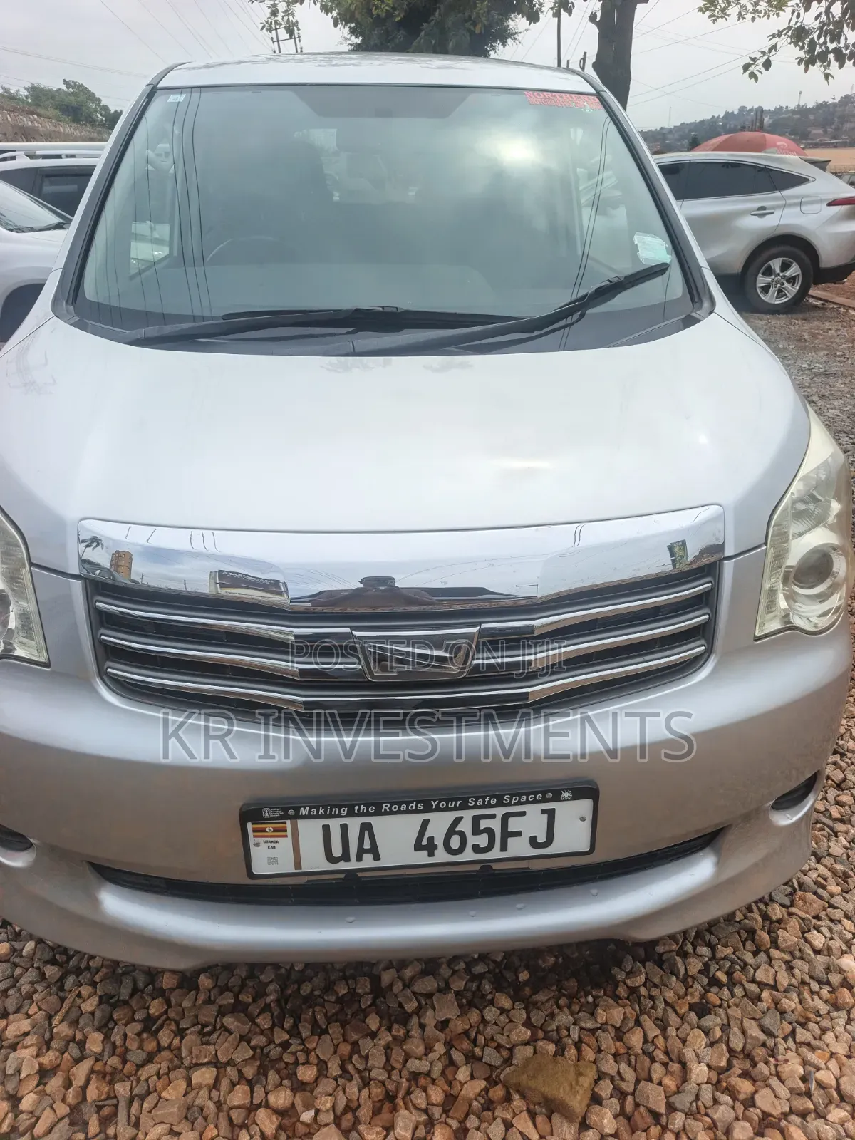 Toyota Noah 2.0 143hp AWD (7 Seater) 2013 Silver