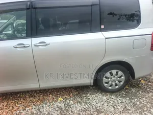 Toyota Noah 2.0 143hp AWD (7 Seater) 2013 Silver