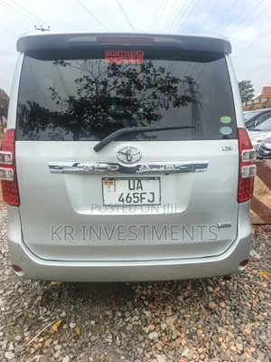 Toyota Noah 2.0 143hp AWD (7 Seater) 2013 Silver